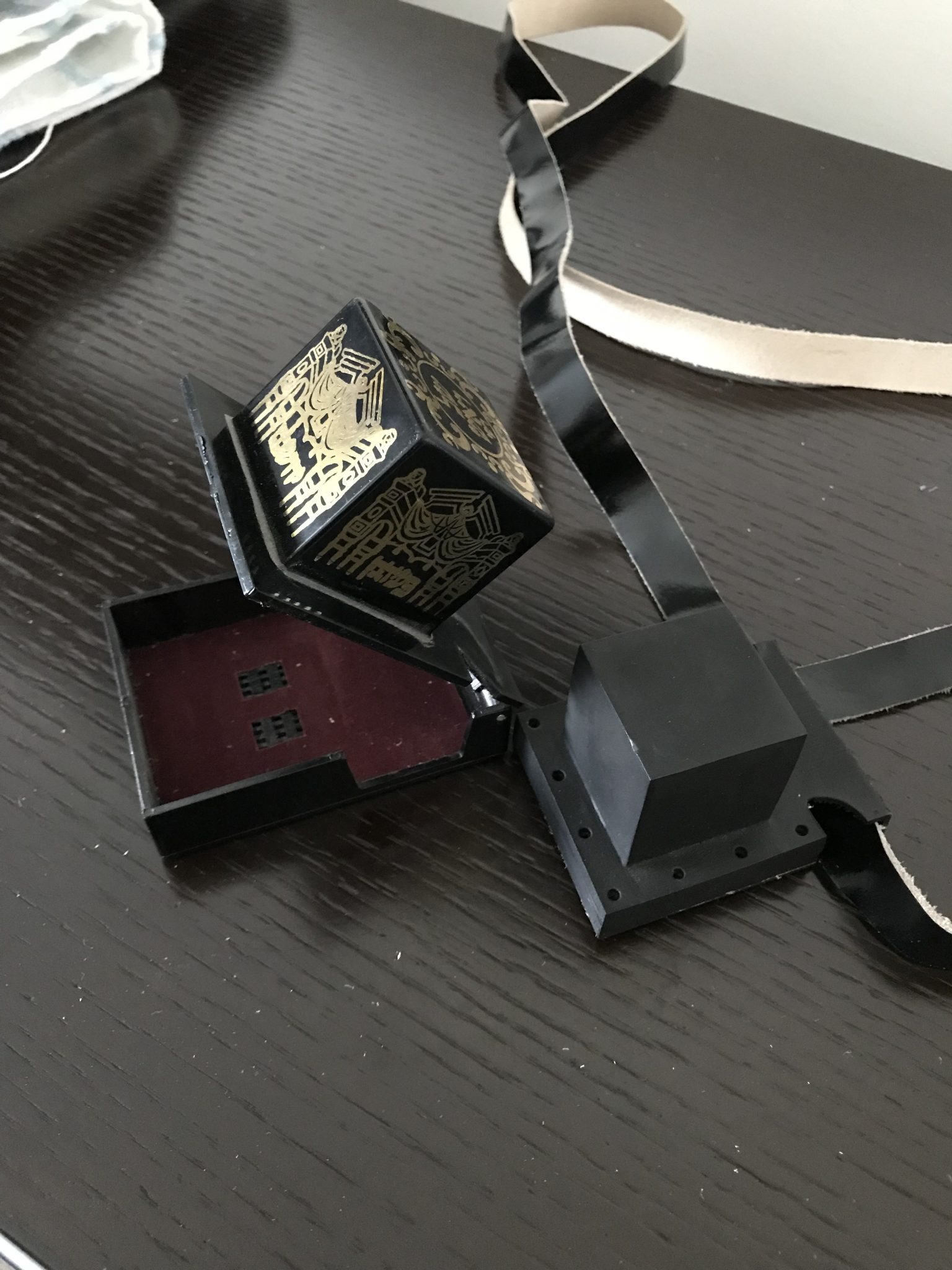 The Tefillin, the Command to Wear Phylacteries on the Hand and Forehead